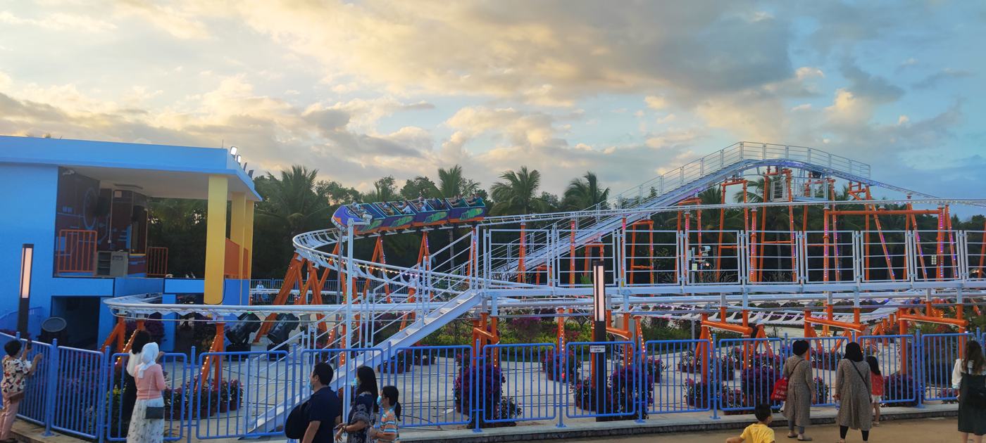Family roller coaster for a theme park in Jakarta, Indonesia — photograph 1