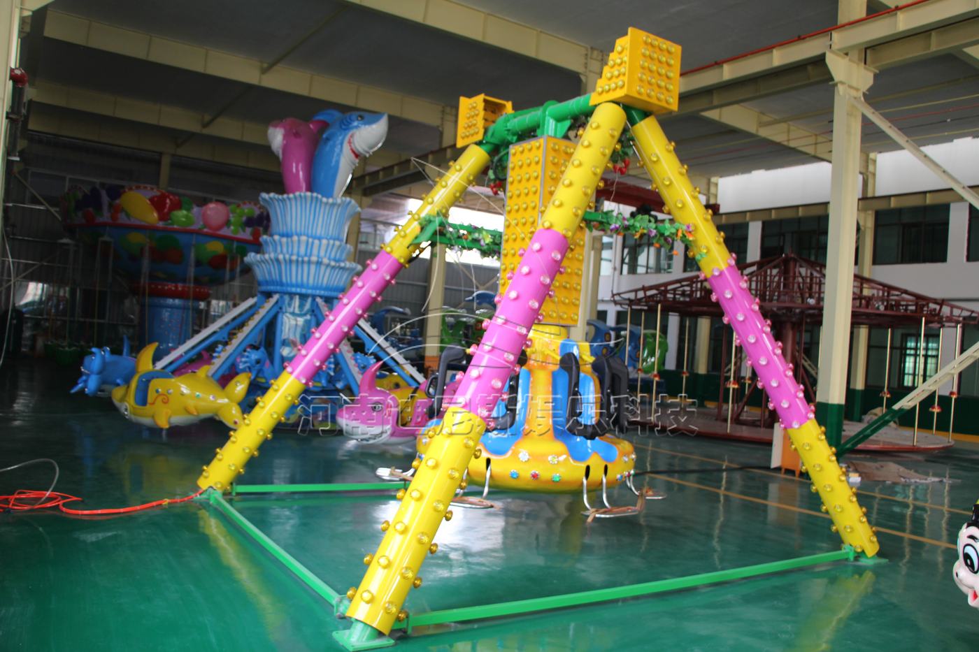 Medium pendulum ride ordered by a Canadian theme park — photograph 1