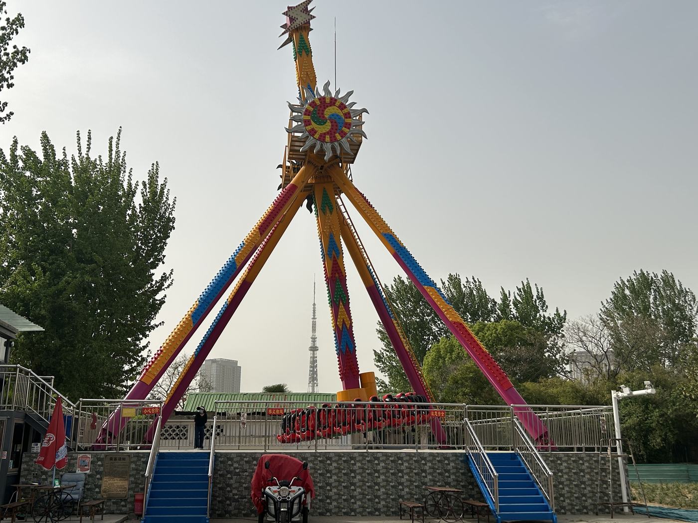Pendulum rides for sale — photograph 3