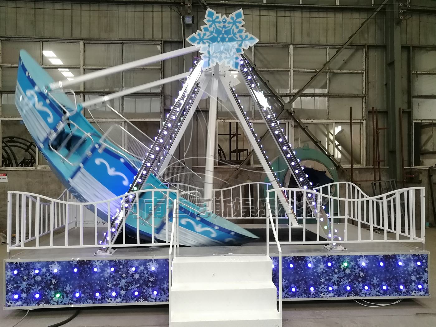 Pirate ship ride delivered to a shopping mall in Algeria — photograph 3