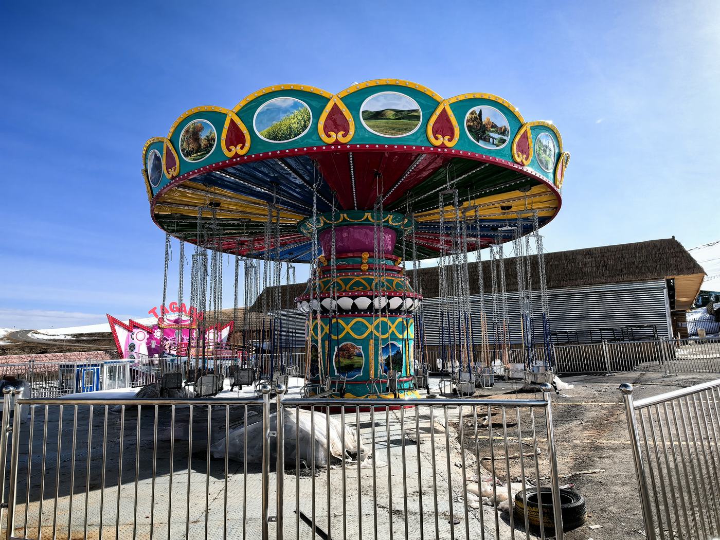 Swing and flying chair rides for sale — photograph 3