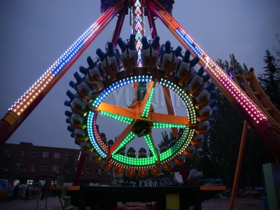 medium pendulum ride
